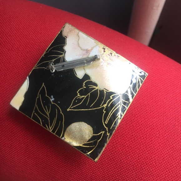 Beautiful Vintage brooch with flower detail - Picture 3 of 8